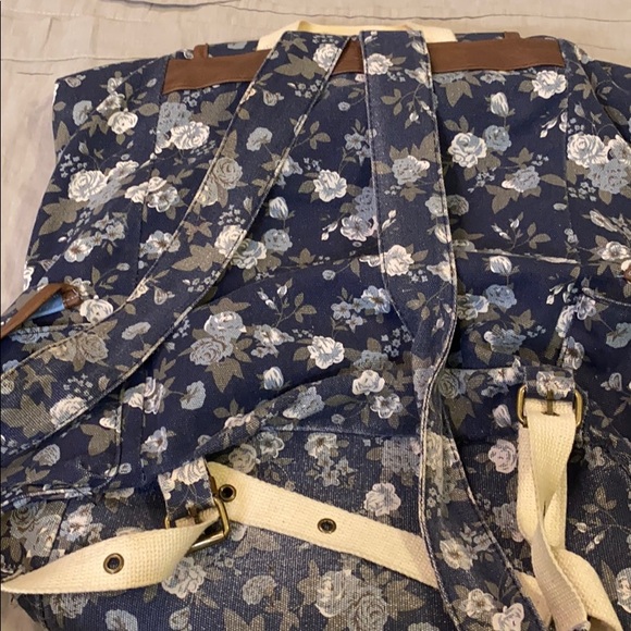 Backpack - Picture 5 of 6